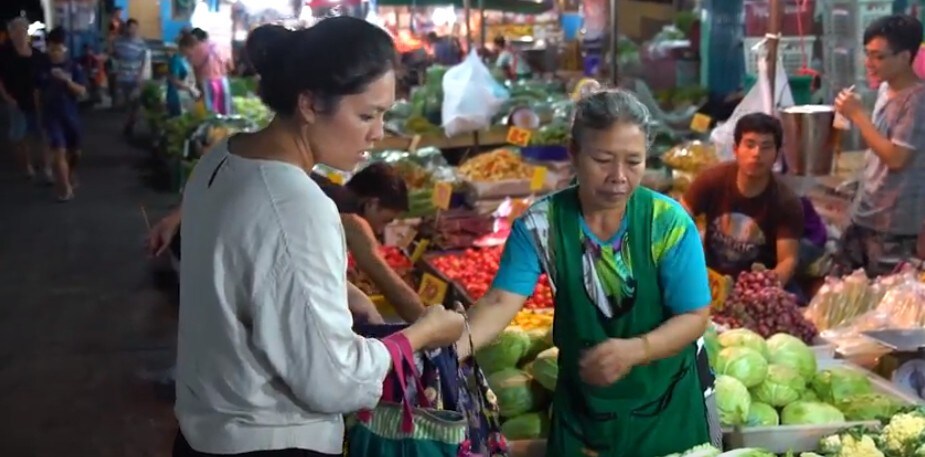Khlong Toie Market